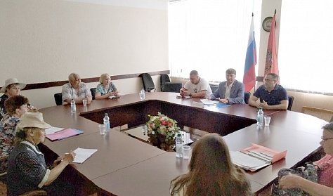 Депутаты встретились с пайщиками ПК «Семейная копилка»